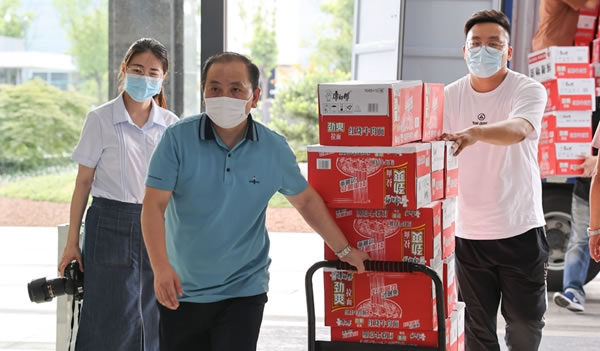 山鸣谷应 共克时艰 | 东方邦太整体家居向一线防疫工作者捐赠防疫物资